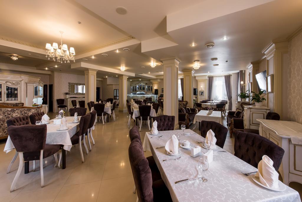 Premium Hotel Tsjernivtsi Eksteriør bilde