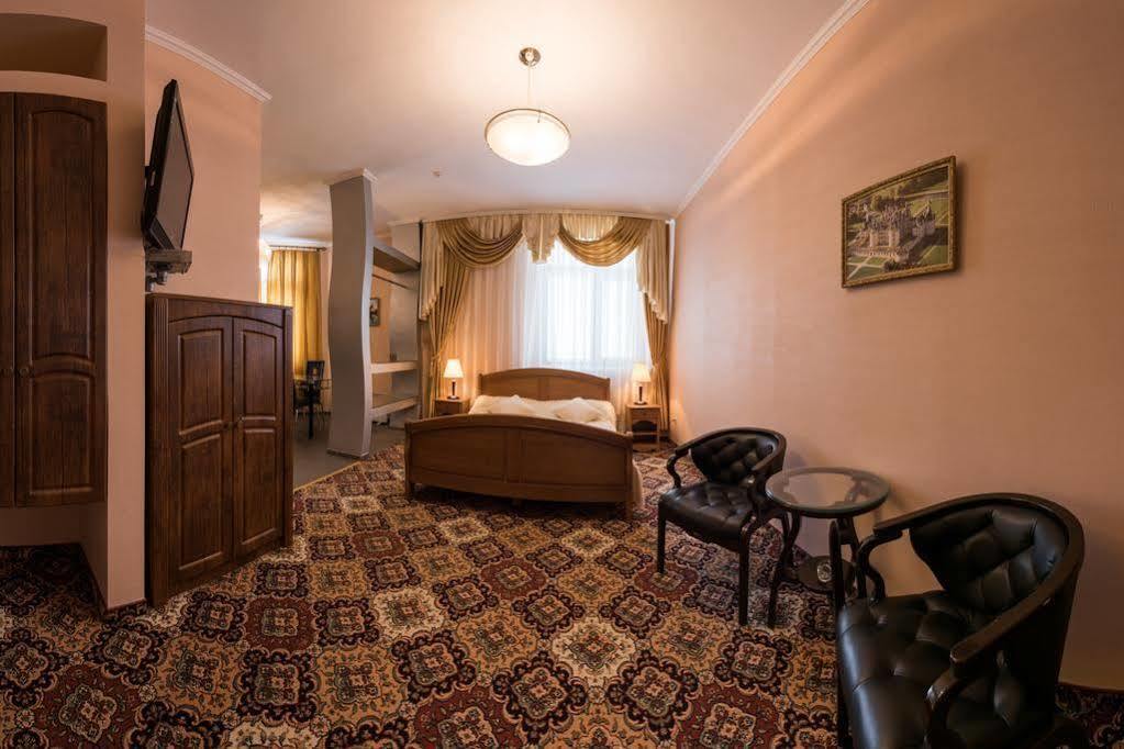Premium Hotel Tsjernivtsi Eksteriør bilde